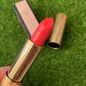 🆕 Gucci Lipstick in 301 Mae Coral